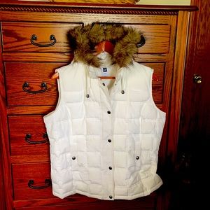 Gap puffer vest size L white with fur trim hood